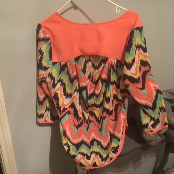 Dressy nice top. Comfortable and flowing - Picture 5 of 5